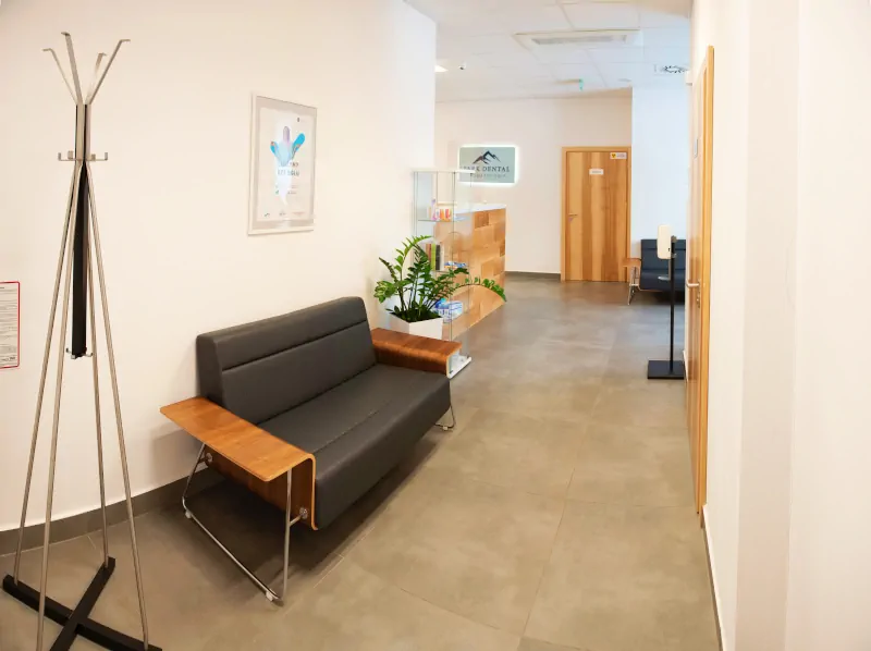 Wnętrze gabinetu Park Dental — recepcja